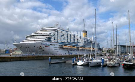 Kreuzfahrtschiff Costa Firenze im Hafen von A Coruña, Galicien, Nordwesten Spaniens, Europa Stockfoto