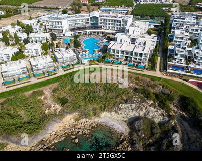 Exklusive Villen am Meer, Kissonegra, Paphos, Zypern Stockfoto