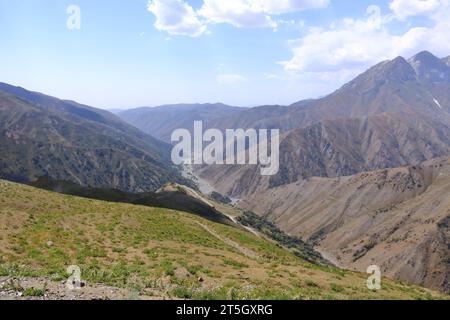 Blick vom Kaldaman Pass zwischen Arslanbob und Kasarman in Kirgisistan, Zentralasien Stockfoto