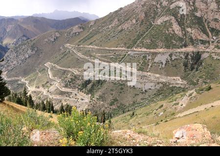 Der Moldo-Ashuu-Pass, Bezirk der Region Songkol im Westen Kirgisistans Stockfoto