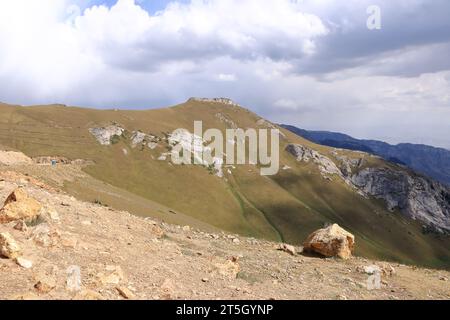 Der Moldo-Ashuu-Pass, Bezirk der Region Songkol im Westen Kirgisistans Stockfoto