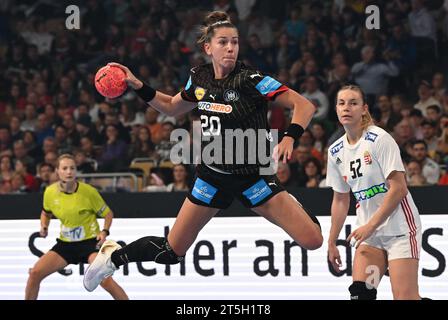 München, Deutschland. November 2023. Handball: Internationales Spiel, Deutschland - Ungarn in der Olympiahalle in München. Emily Bölk aus Deutschland in Aktion. Quelle: Sven Hoppe/dpa/Alamy Live News Stockfoto