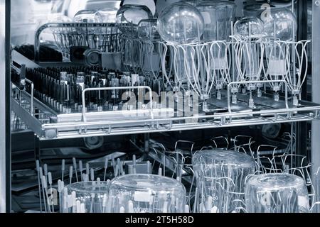 Das Glas der Glühbirne. Chemische Kolben. Chemischen Behältern. Glaswaren. Stockfoto