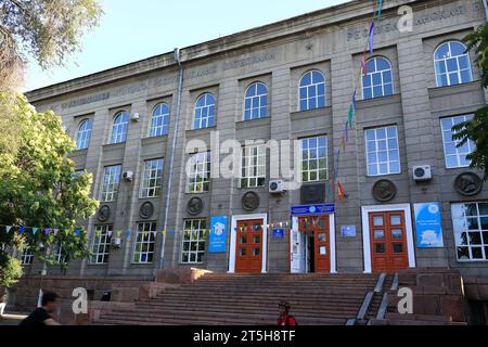 18. August 2023: Bischkek in Kirgisistan, Zentralasien: Gebäude im Zentrum der kirgisischen Hauptstadt Stockfoto