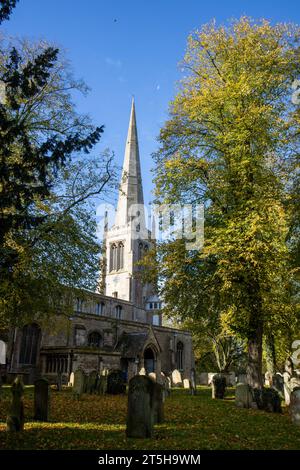 Großbritannien, Cambridgeshire - All Saints Church im Herbst Stockfoto