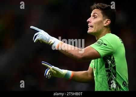 Marco Silvestri von Udinese Calcio gibt während des Fußballspiels der Serie A zwischen AC Milan und Udinese Calcio Gesten. Stockfoto