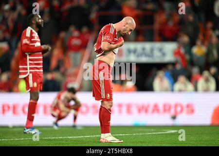 Lüttich, Belgien. November 2023. Standard-Spieler reagieren auf ein Fußballspiel zwischen Standard de Lüttich und KV Mechelen am Sonntag, den 5. November 2023 in Lüttich, am 13. Tag der Saison 2023-2024 der ersten Liga der „Jupiler Pro League“ der belgischen Meisterschaft. BELGA FOTO JOHN THYS Credit: Belga News Agency/Alamy Live News Stockfoto