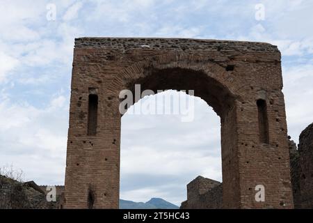 Pompeji Italien, eine Stadt, die einst von vulkanischer Asche bedeckt war und heute einen Einblick in eine vergangene Zivilisation bietet. Stockfoto