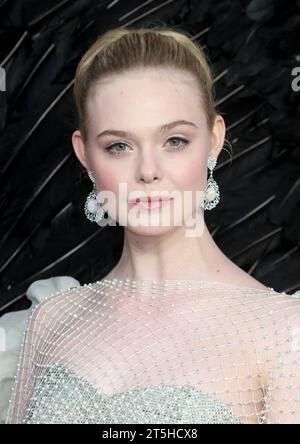 London, Großbritannien. Oktober 2019. Elle Fanning nimmt an der europäischen Premiere von „Maleficent: Mistress of Evil“ im Odeon IMAX Waterloo in London Teil. (Foto: Fred Duval/SOPA Images/SIPA USA) Credit: SIPA USA/Alamy Live News Stockfoto