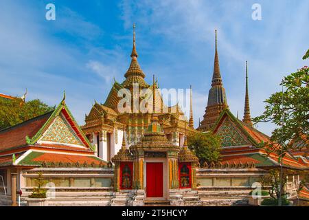 Phra Mondob und Phra Maha Chedi Sri Rajakarn. Liegender Buddha. Wat Pho Tempel. Bangkok. Thailand Stockfoto