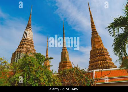 Phra Maha Chedi Sri Rajakarn. Liegender Buddha. Wat Pho Tempel. Bangkok. Thailand Stockfoto