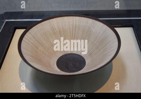 Das Abenteuer der Töpferei Ausstellung, Kessel Hof, lucie rie Schüssel Stockfoto