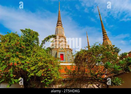 Phra Maha Chedi Sri Rajakarn. Liegender Buddha. Wat Pho Tempel. Bangkok. Thailand Stockfoto