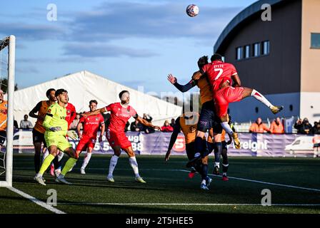 Slough, Großbritannien, 5. November 2023. Michee Efete während des Fußballspiels der ersten Runde des FA Cup zwischen Slough Town FC und Grimsby Town FC im Arbour Park, Slough UK.Credit: Jon Corken Stockfoto