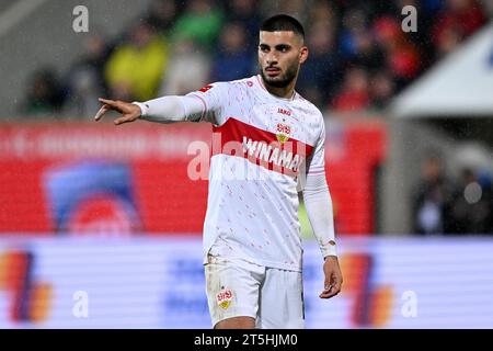 Heidenheim, Deutschland. November 2023. Fußball: Bundesliga, 1. FC Heidenheim - VfB Stuttgart, Spieltag 10, Voith-Arena. Stuttgarter Deniz Undav gestikuliert. Hinweis: Harry langer/dpa – WICHTIGER HINWEIS: gemäß den Vorschriften der DFL Deutscher Fußball-Liga und des DFB Deutscher Fußball-Bundes ist es verboten, im Stadion und/oder des Spiels aufgenommene Fotografien in Form von sequenziellen Bildern und/oder videoähnlichen Fotoserien zu verwenden oder zu nutzen./dpa/Alamy Live News Stockfoto