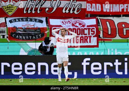 Heidenheim, Deutschland. November 2023. Fußball: Bundesliga, 1. FC Heidenheim - VfB Stuttgart, Spieltag 10, Voith-Arena. Stuttgarter Maximilian Mittelstädt reagiert. Hinweis: Harry langer/dpa – WICHTIGER HINWEIS: gemäß den Vorschriften der DFL Deutscher Fußball-Liga und des DFB Deutscher Fußball-Bundes ist es verboten, im Stadion und/oder des Spiels aufgenommene Fotografien in Form von sequenziellen Bildern und/oder videoähnlichen Fotoserien zu verwenden oder zu nutzen./dpa/Alamy Live News Stockfoto