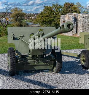 Panzerabwehrgewehr M42 ZIS im Museum für Heimatkrieg in Karlovac, Kroatien Stockfoto