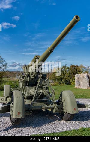 MkIIIA Anti-Aircraft Gun im Museum of Homeland war in Karlovac, Kroatien Stockfoto