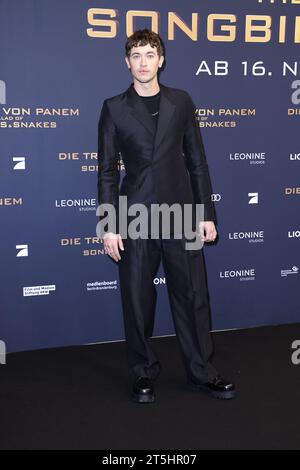 Tom Blyth bei der Premiere von 'die Tribute von Panem - The Ballad of Songbirds & Snakes' am 5.11.2023 in Berlin Stockfoto