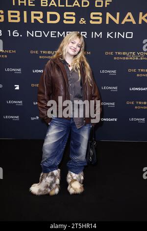 Faye Montana bei der Premiere von 'die Tribute von Panem - The Ballad of Songbirds & Snakes' am 5.11.2023 in Berlin Stockfoto