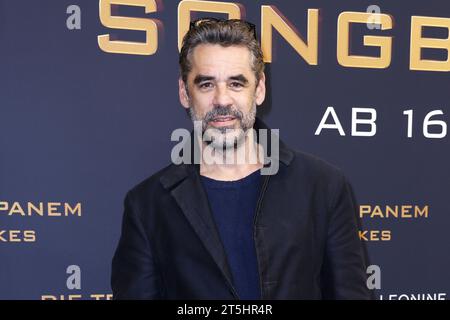 Tobias Oertel bei der Premiere von 'die Tribute von Panem - The Ballad of Songbirds & Snakes' am 5.11.2023 in Berlin Stockfoto