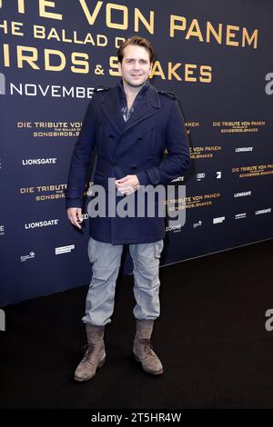 Pierre Kiwitt bei der Premiere von „die Tribute von Panem – die Ballade der Singvögel & Schlangen“ am 5.11.2023 in Berlin Stockfoto