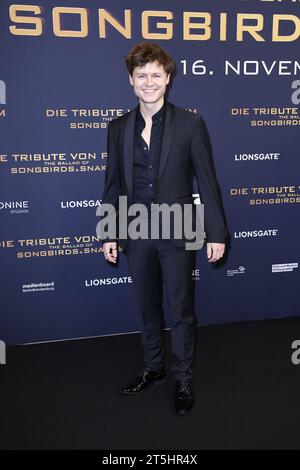 Tom Boettcher bei der Premiere von 'die Tribute von Panem - The Ballad of Songbirds & Snakes' am 5.11.2023 in Berlin Stockfoto