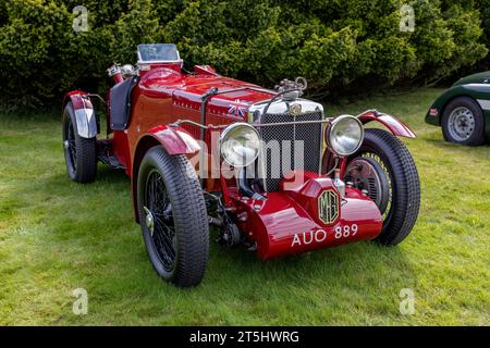 1935 MG Magnette Typ K, ausgestellt auf der Salon Privé Concours d’Elégance Motorshow im Schloss Blenheim. Stockfoto