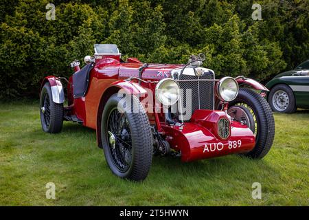 1935 MG Magnette Typ K, ausgestellt auf der Salon Privé Concours d’Elégance Motorshow im Schloss Blenheim. Stockfoto