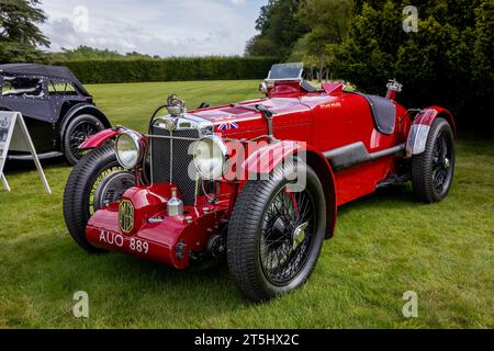 1935 MG Magnette Typ K, ausgestellt auf der Salon Privé Concours d’Elégance Motorshow im Schloss Blenheim. Stockfoto