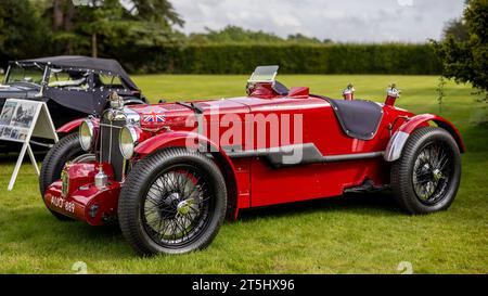 1935 MG Magnette Typ K, ausgestellt auf der Salon Privé Concours d’Elégance Motorshow im Schloss Blenheim. Stockfoto