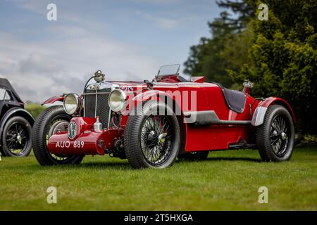 1935 MG Magnette Typ K, ausgestellt auf der Salon Privé Concours d’Elégance Motorshow im Schloss Blenheim. Stockfoto