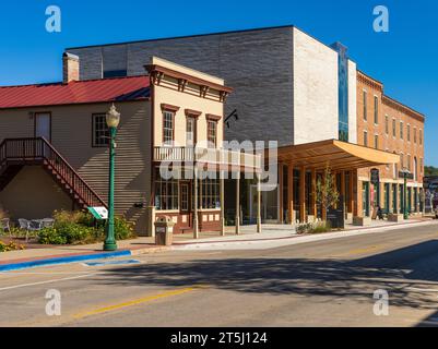 Decorah, IA - 16. Oktober 2023: Hauptgebäude des norwegischen Amerikanischen Museums Vesterheim an der Hauptstraße der Stadt in Iowa Stockfoto