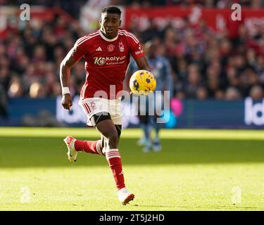 Nottingham, Großbritannien. November 2023. Taiwo Awoniyi aus Nottingham Forest während des Premier League-Spiels auf dem City Ground, Nottingham. Der Bildnachweis sollte lauten: Andrew Yates/Sportimage Credit: Sportimage Ltd/Alamy Live News Stockfoto