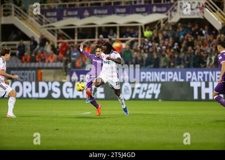 Florenz, Toskana, Italien. November 2023. Moise Kean von Juventus Luca Ranieri von Fiorentina während des Fußballspiels der Serie A US ACF Fiorentina - Juventus FC, im Stadio Franchi in Florenz, Italien am 5. November 2023 (Credit Image: © Ciro de Luca/ZUMA Press Wire) NUR ZUR REDAKTIONELLEN VERWENDUNG! Nicht für kommerzielle ZWECKE! Quelle: ZUMA Press, Inc./Alamy Live News Stockfoto