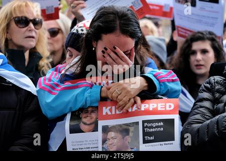 London, Großbritannien. November 2023. Auf dem Parlamentsplatz wurde eine Kundgebung organisiert, bei der mehr als 240 israelische und Doppelbürger sowie ausländische Staatsbürger nach den Anschlägen vom 7. Oktober von Hamas-Kämpfern entführt wurden. Die Kundgebung rief zu ihrer sicheren Rückkehr, da die Geiseln nun 30 Tage lang gefangen gehalten wurden. Quelle: Eleventh Photography/Alamy Live News Stockfoto