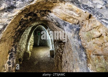 Das Innere der künstlichen Kreidehöhlen der Hellfire Caves in West Wycombe, Buckinghamshire, England Stockfoto