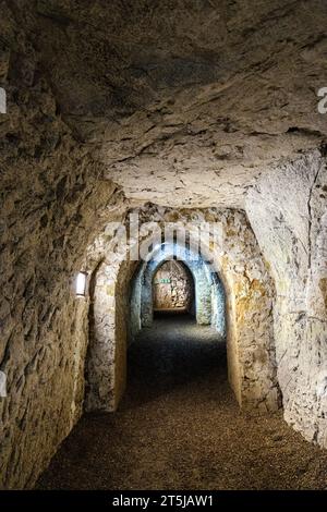 Das Innere der künstlichen Kreidehöhlen der Hellfire Caves in West Wycombe, Buckinghamshire, England Stockfoto