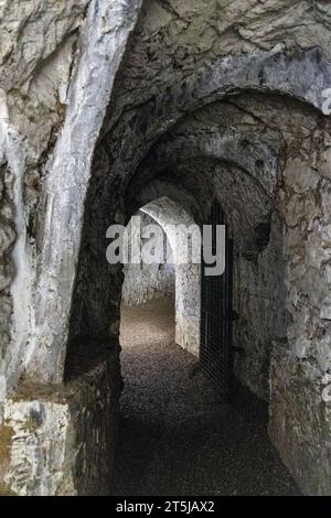 Das Innere der künstlichen Kreidehöhlen der Hellfire Caves in West Wycombe, Buckinghamshire, England Stockfoto