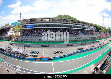 Interlagos, Brasilien. November 2023. November 2023, Autodromo Jose Carlos Pace, Interlagos, Formel 1 Rolex Sao Paulo Grand Prix 2023, im Bild der Start des Rennens Credit: dpa/Alamy Live News Stockfoto