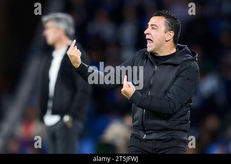 FC Barcelona-Cheftrainer Xavi Hernandez reagiert beim LaLiga EA Sports Spiel zwischen Real Sociedad und FC Barcelona in der Estadio reale Arena auf Novem Stockfoto