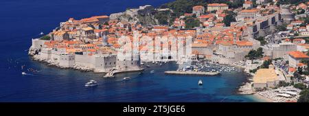 Panoramablick auf die Altstadt von Dubrovnik an der Adriaküste, Kroatien, Europa Stockfoto