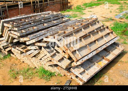 Stahlbetonschalung auf einer Baustelle Stockfoto