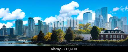 Ein atemberaubendes Panoramablick auf die Skyline von Vancouver. Stockfoto