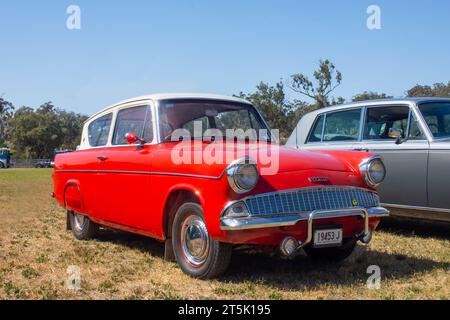 Ford Anglia 105E aus den 1960er Jahren auf der Dungowan Country Fair in Australien. Stockfoto