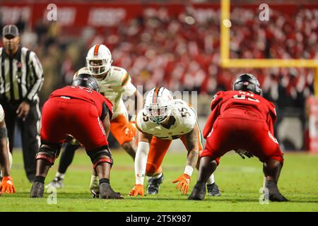 4. November 2023: Der Senior Jacob Lichtenstein (55) der University of Miami wird eingestellt. NCAA-Fußballspiel zwischen der University of Miami und der NC State University im Carter Finley Stadium, Raleigh, North Carolina. David Beach/CSM Stockfoto