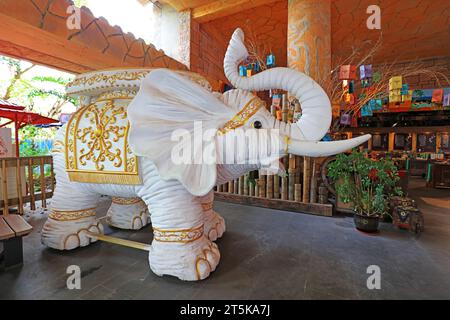 Sanya City, China - 31. März 2019: Elefantenskulptur in einer Touristenattraktion, Sanya City, Provinz Hainan, China Stockfoto