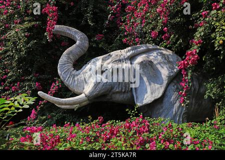 Sanya City, China - 31. März 2019: Elefantenskulptur in einer Touristenattraktion, Sanya City, Provinz Hainan, China Stockfoto