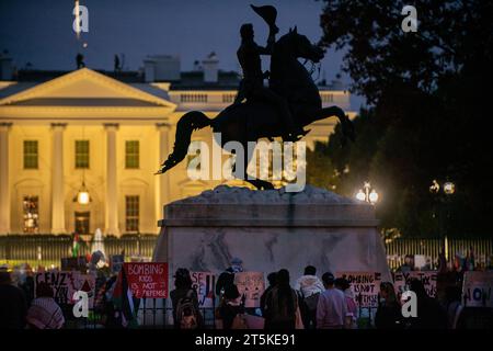 Kinder Zu Bombardieren Ist Keine Selbstverteidigung. Pro-palästinensische Demonstration im Weißen Haus. November 2023. Washington D.C. USA Stockfoto