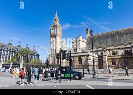 London Houses of Parliament, Big Ben, London Eye und Black Taxi Taxi, September 2023 Heatwave, Westminster, London, England, UK, 2023 Stockfoto